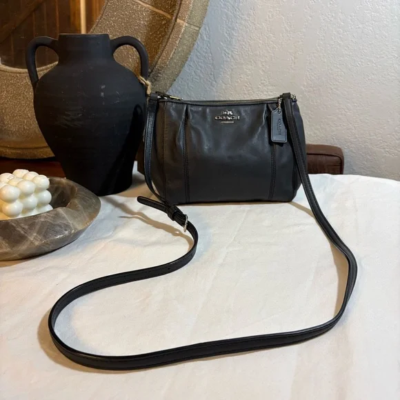COACH Black Leather Crossbody Bag Preloved - Picture 15 of 15
